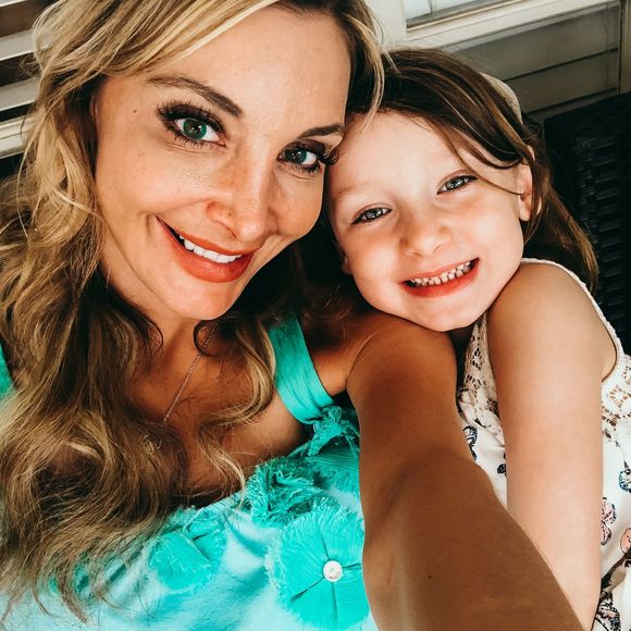 Meet your Posher, Sara - Picture 1 of 1